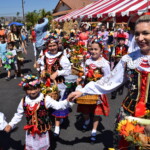 Uroczysta procesja z plonami